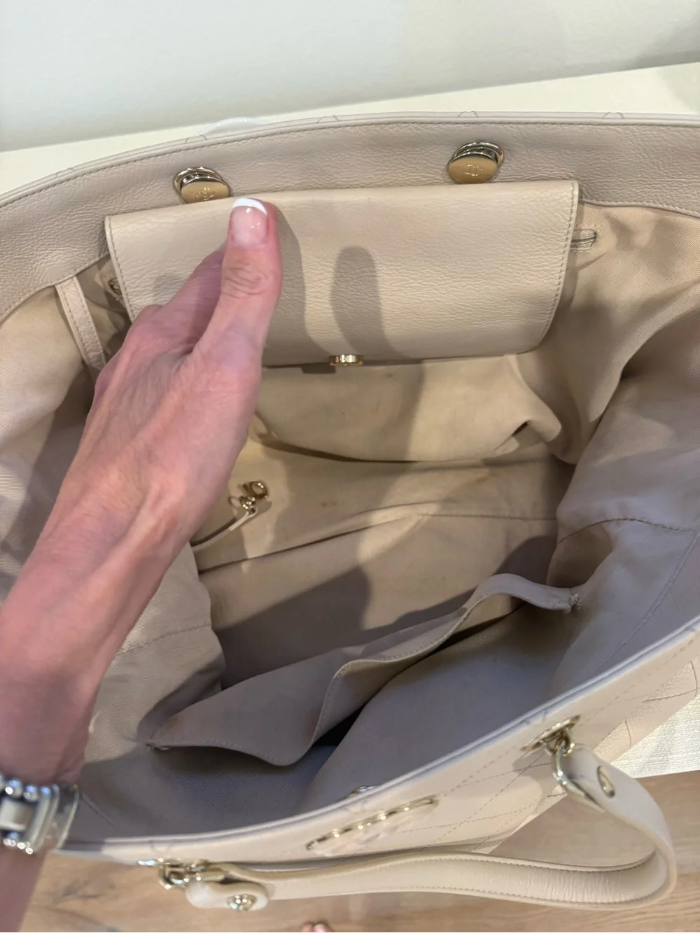 CHANEL Blush Quilted Leather Tote with Gold Hardware - Picture 8 of 9